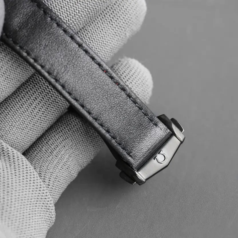 Omega Speedmaster "Dark Side of the Moon"