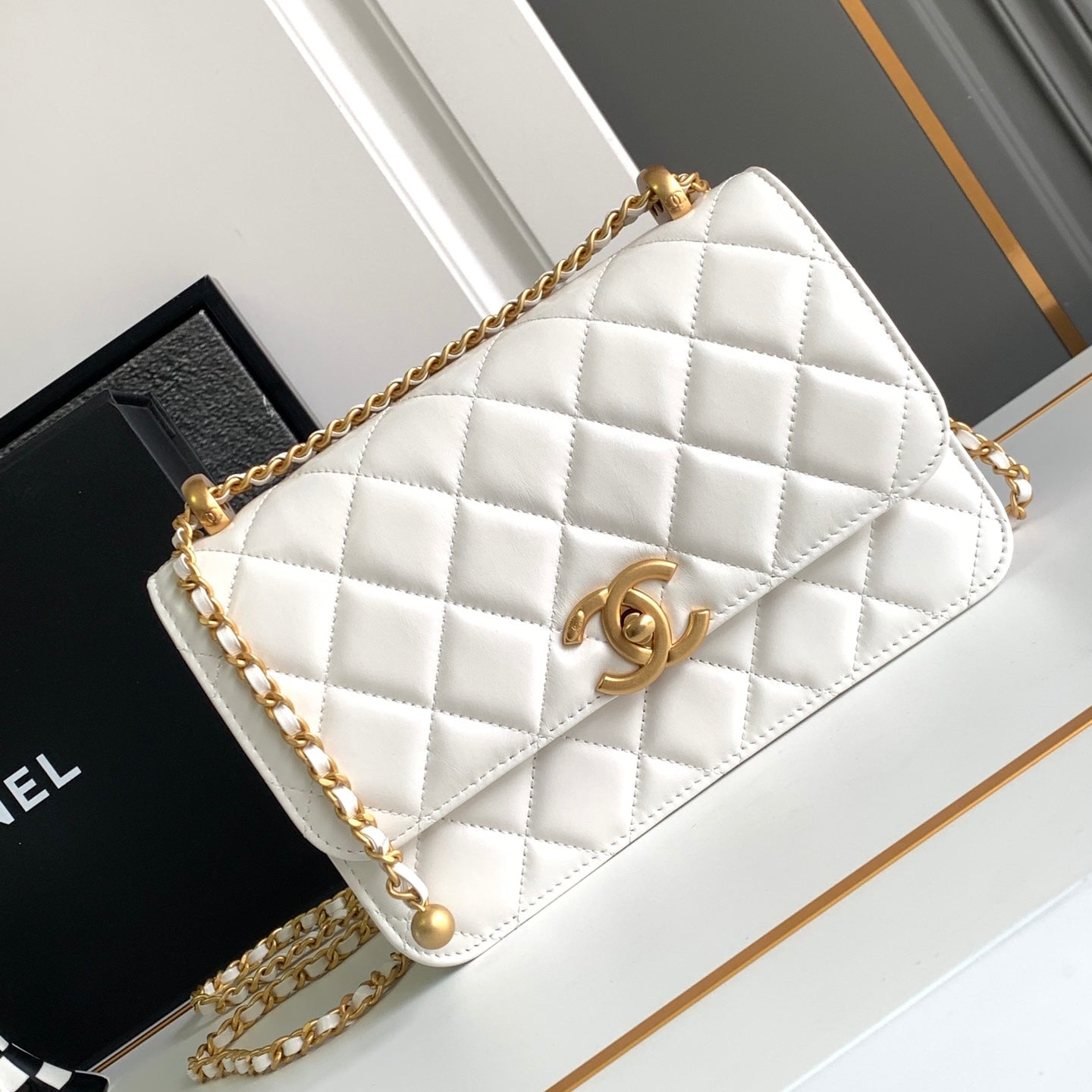 Boutique Quality || Chanel Large size 22cm Milk white Shoulder Bag
