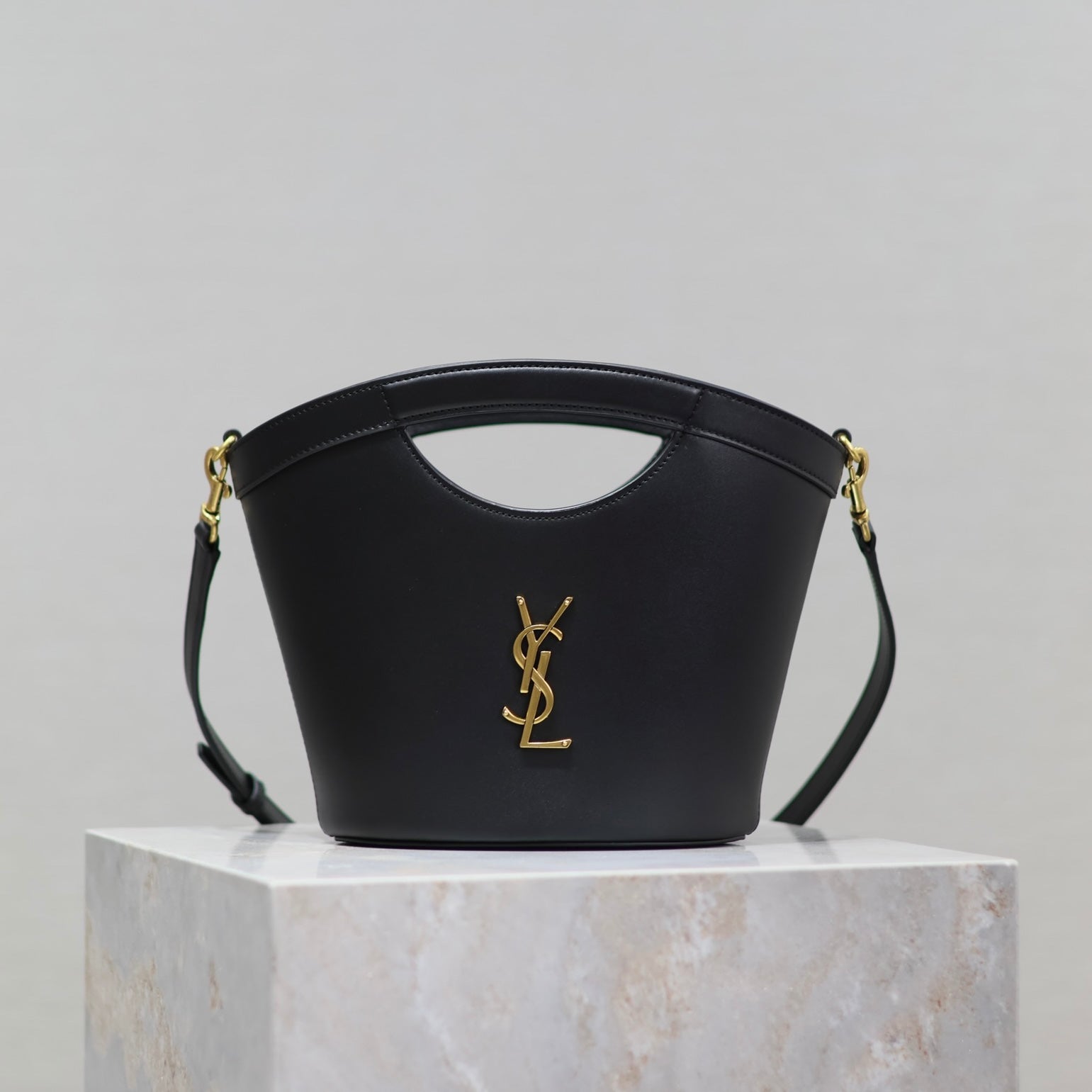 Boutique Quality || YSL Fan-Shaped Shopping Basket Bag