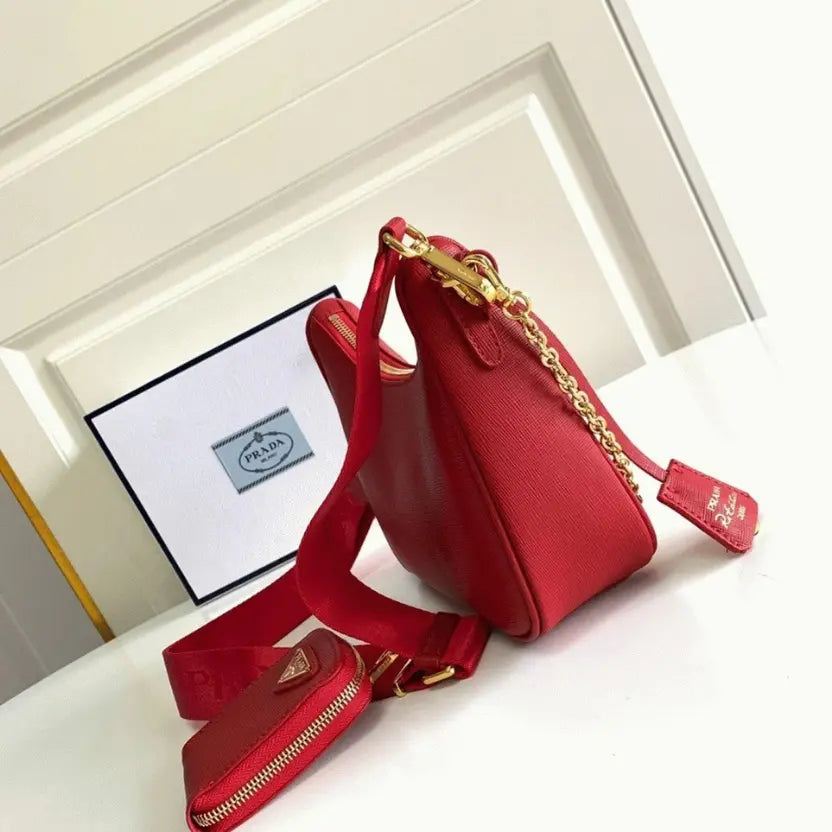 Boutique Quality || Prada Re-Edition 2005 Shoulder Bag in Red