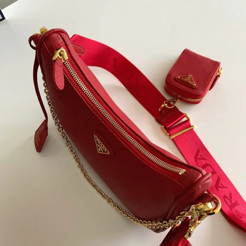 Boutique Quality || Prada Re-Edition 2005 Shoulder Bag in Red
