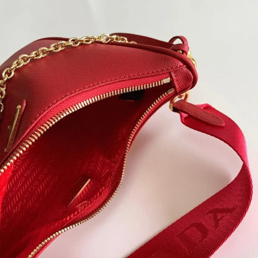 Boutique Quality || Prada Re-Edition 2005 Shoulder Bag in Red