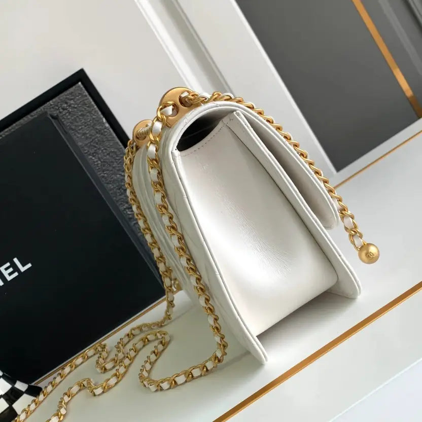 Boutique Quality || Chanel Large size 22cm Milk white Shoulder Bag