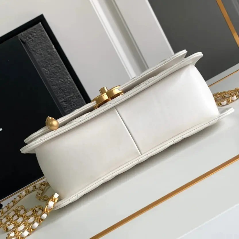 Boutique Quality || Chanel Large size 22cm Milk white Shoulder Bag