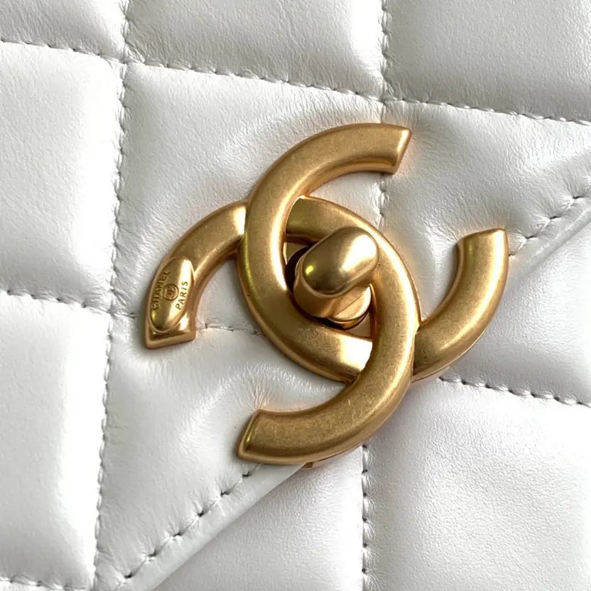 Boutique Quality || Chanel Large size 22cm Milk white Shoulder Bag