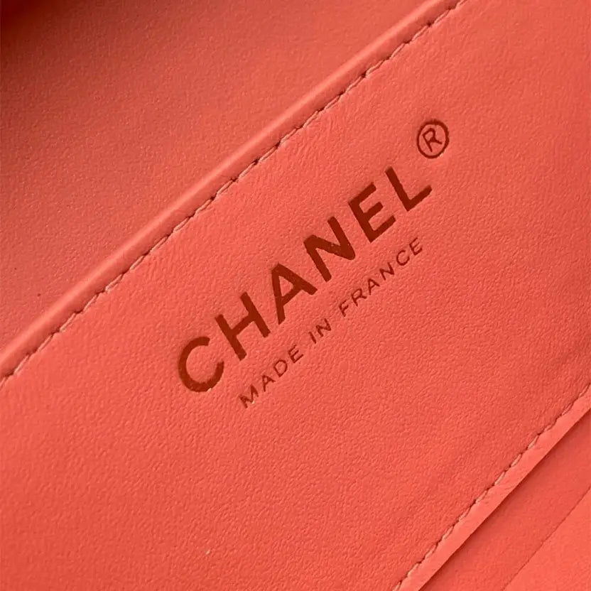 Boutique Quality || CHANEL Small Box Pack Bag