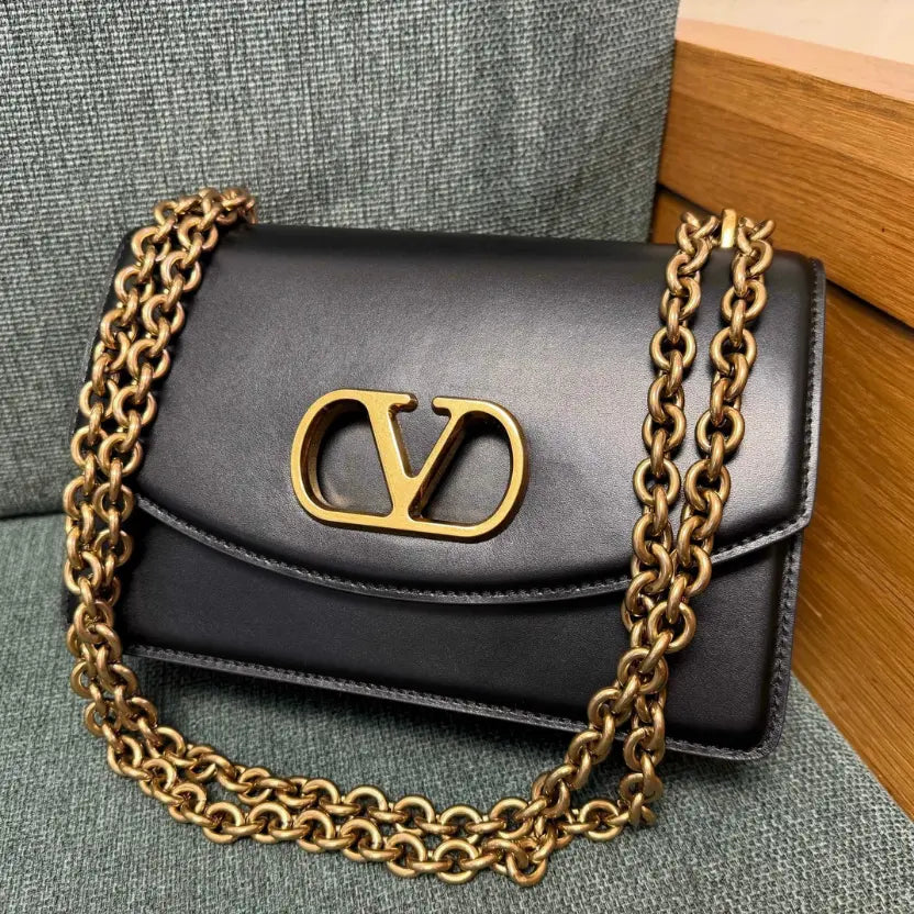 Boutique Level Quality || Valentino Garavani Vain Shoulder Bag in Black