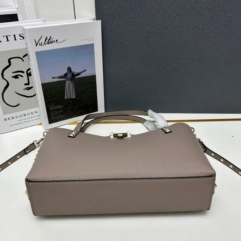 Boutique Level Quality || Valentino Garavani calfskin tote bag