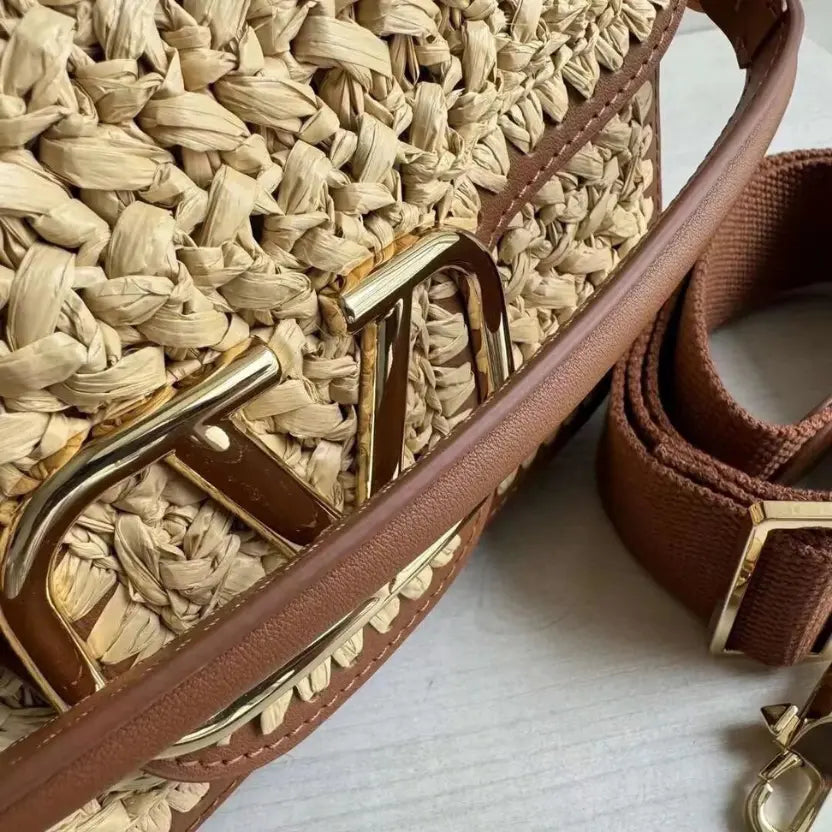 Boutique Level Quality || Valentino Garavani Alltime shoulder bag in Brown