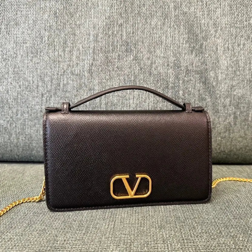 Boutique Level Quality || Valentino Garavani VLogo Signature grainy calfskin wallet