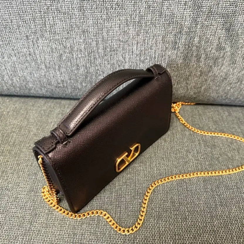 Boutique Level Quality || Valentino Garavani VLogo Signature grainy calfskin wallet