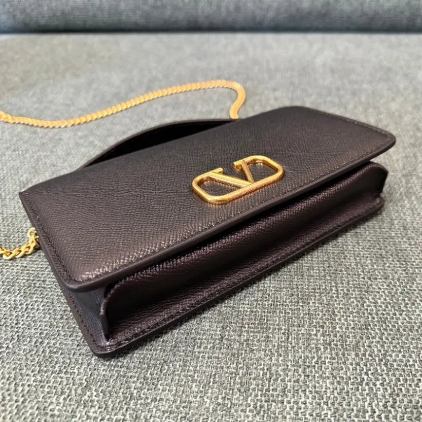 Boutique Level Quality || Valentino Garavani VLogo Signature grainy calfskin wallet