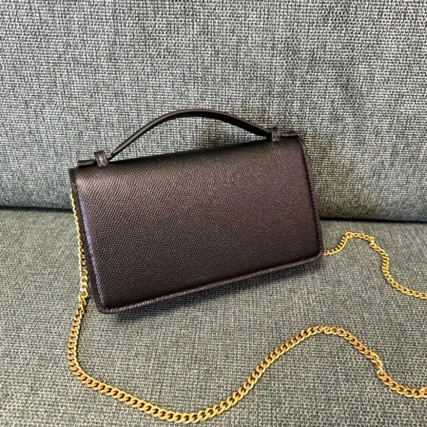 Boutique Level Quality || Valentino Garavani VLogo Signature grainy calfskin wallet