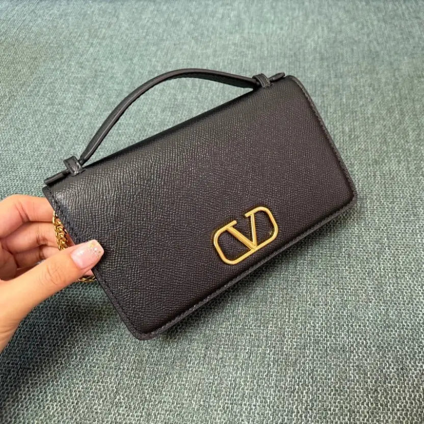 Boutique Level Quality || Valentino Garavani VLogo Signature grainy calfskin wallet