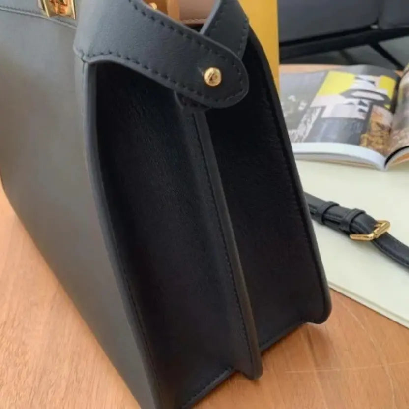 Boutique Quality || Fendi Peekaboo ISeeU Medium Bag In Black Calfskin