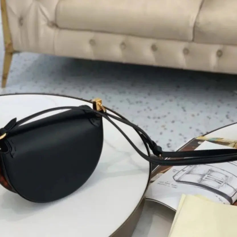 Boutique Quality || Fendi Moonlight Saddle Bag In Black Calfskin
