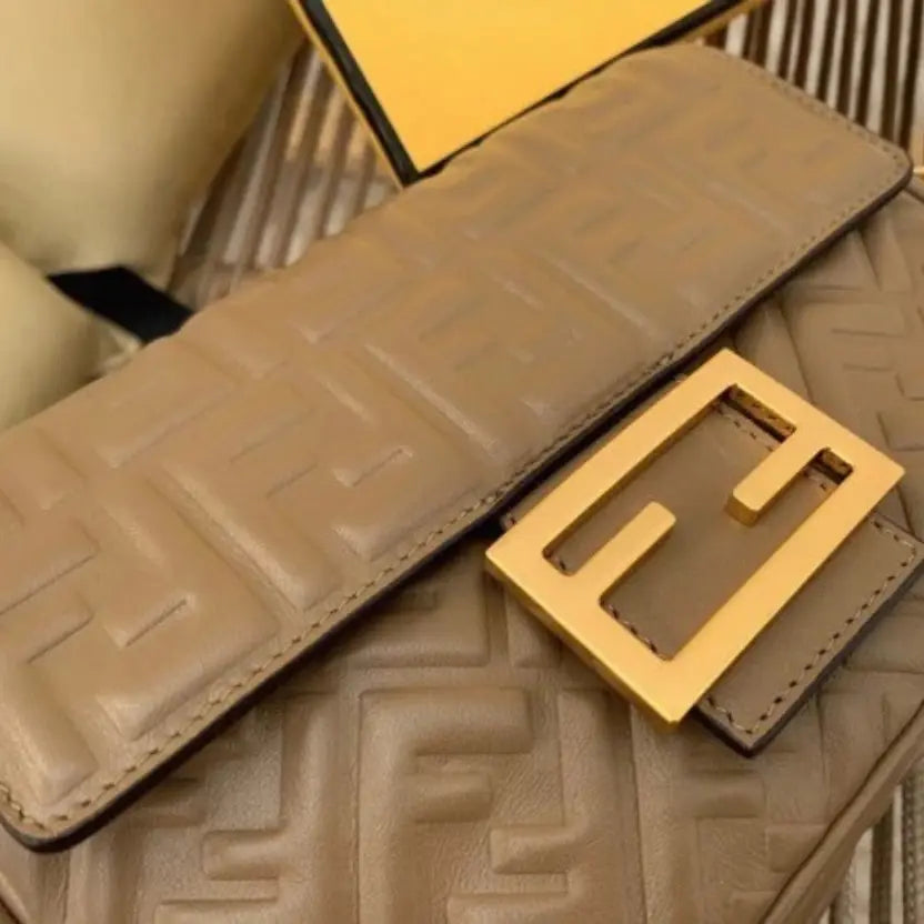 Boutique Quality || Fendi Baguette Chain Midi Bag In Taupe