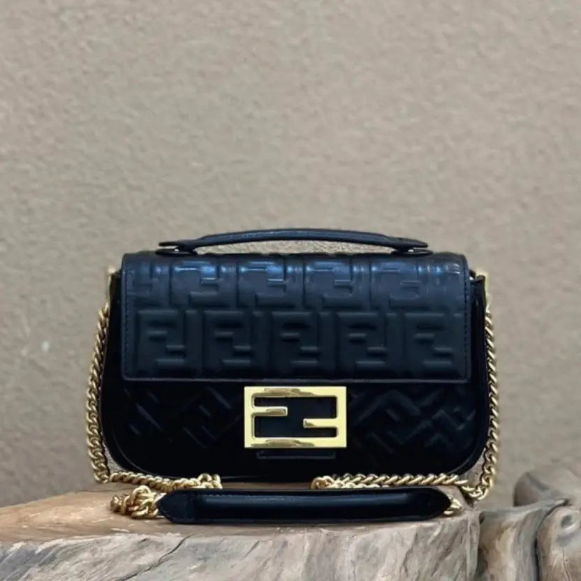 Boutique Quality || Fendi Baguette Chain Midi Bag In Black