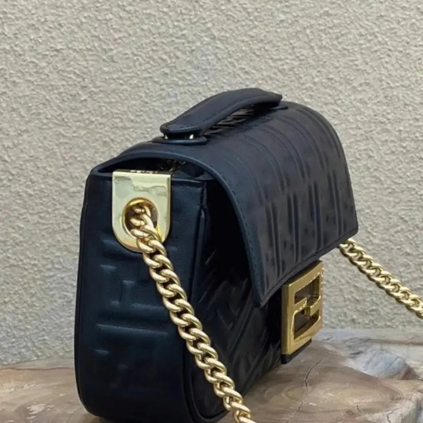 Boutique Quality || Fendi Baguette Chain Midi Bag In Black