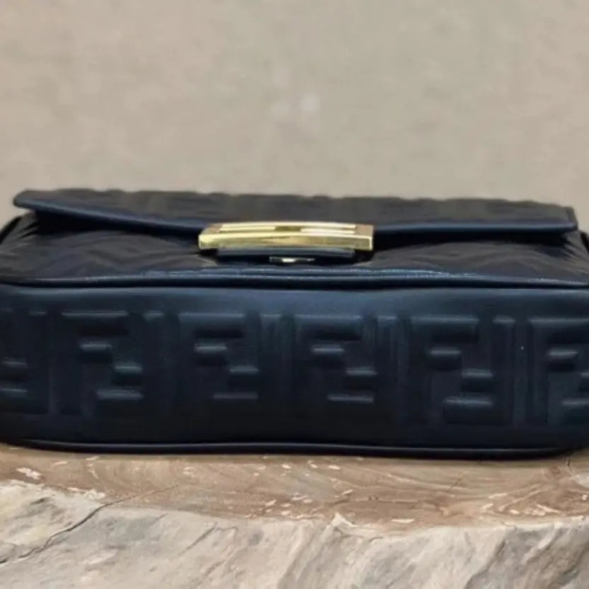 Boutique Quality || Fendi Baguette Chain Midi Bag In Black