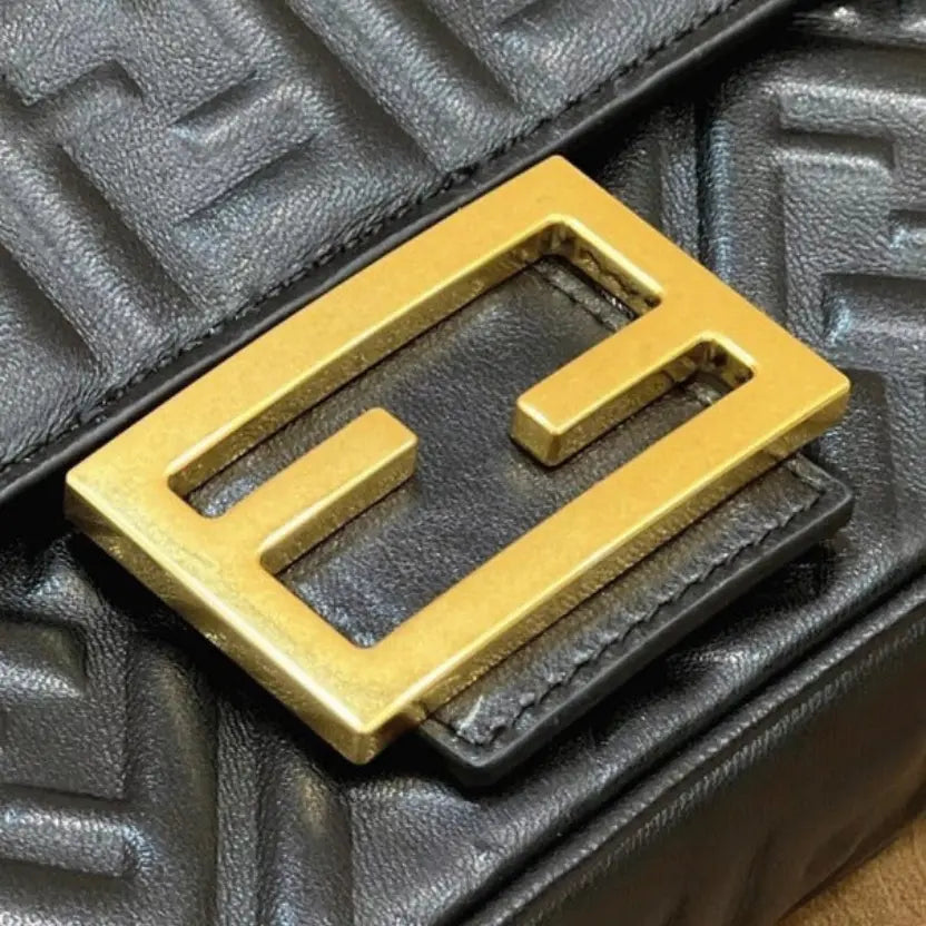 Boutique Quality || Fendi Baguette Chain Midi Bag In Black