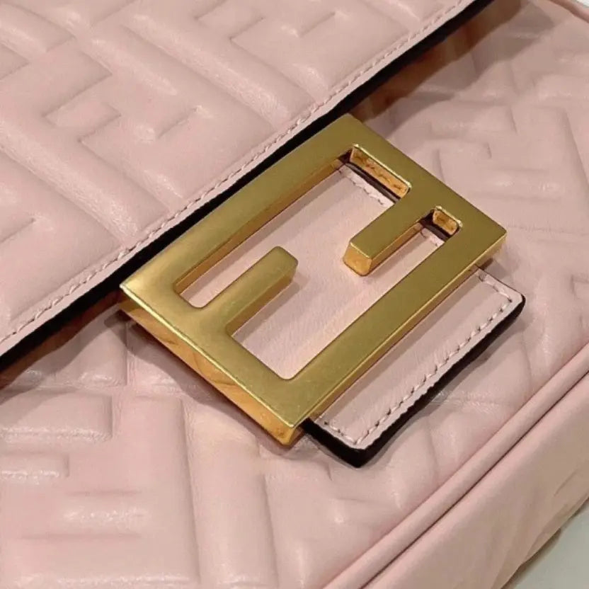 Boutique Quality || Fendi Baguette Chain Midi Bag In Powder