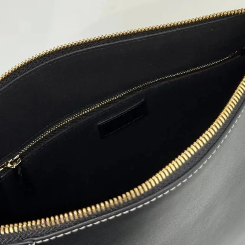 Boutique Quality || 815257 || GG Emblem Medium Shoulder Bag