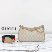 Boutique Quality || 735132 || Gucci Shoulder Bag