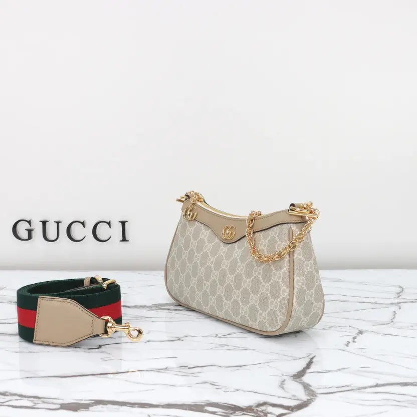 Boutique Quality || 735132 || Gucci Shoulder Bag