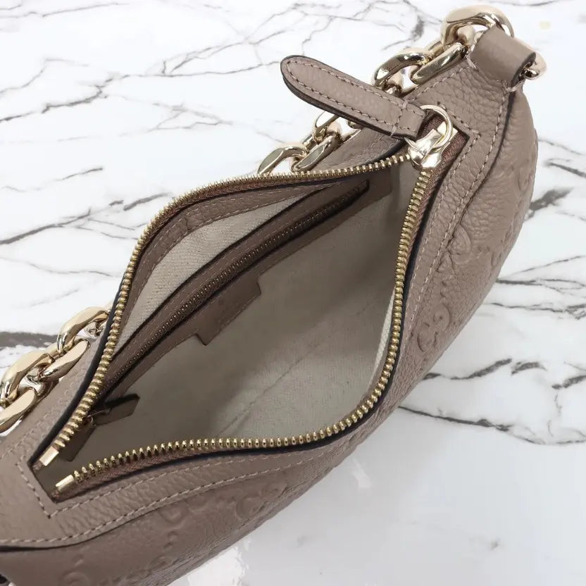 Boutique Quality ||  815409 || Gucci Shoulder Bag