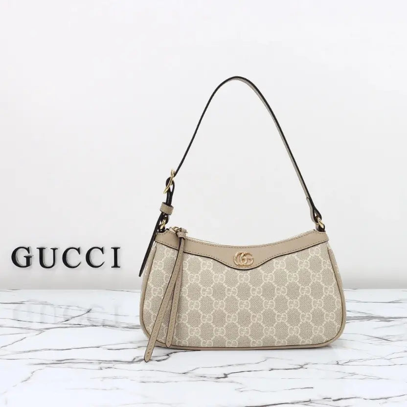 Boutique Quality || 735145 || Gucci Shoulder Bag