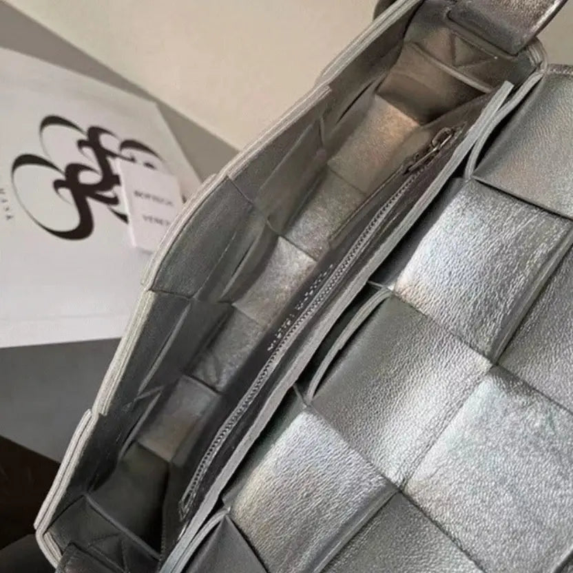 Boutique Quality || Bottega Veneta Cassette Bag In Silver