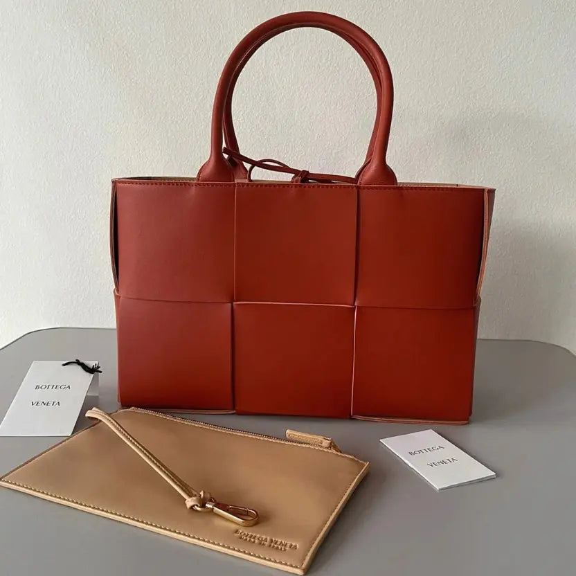 Boutique Quality || Bottega Veneta Arco Small Tote Maple