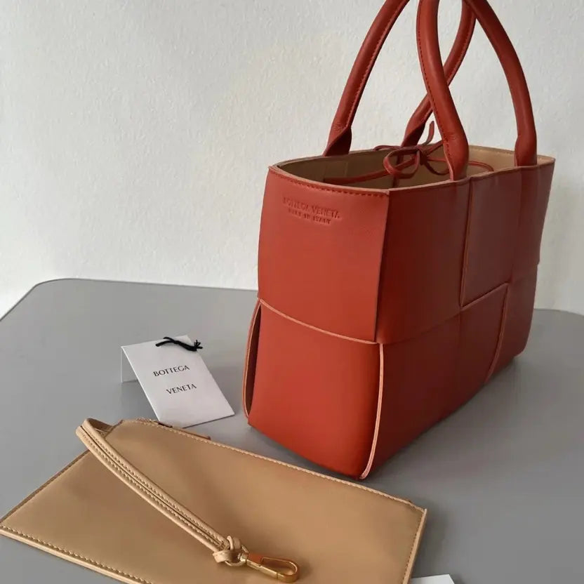 Boutique Quality || Bottega Veneta Arco Small Tote Maple