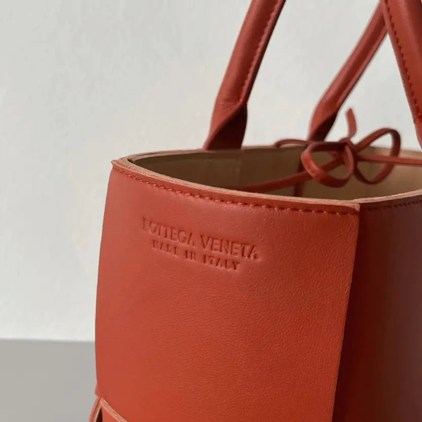 Boutique Quality || Bottega Veneta Arco Small Tote Maple