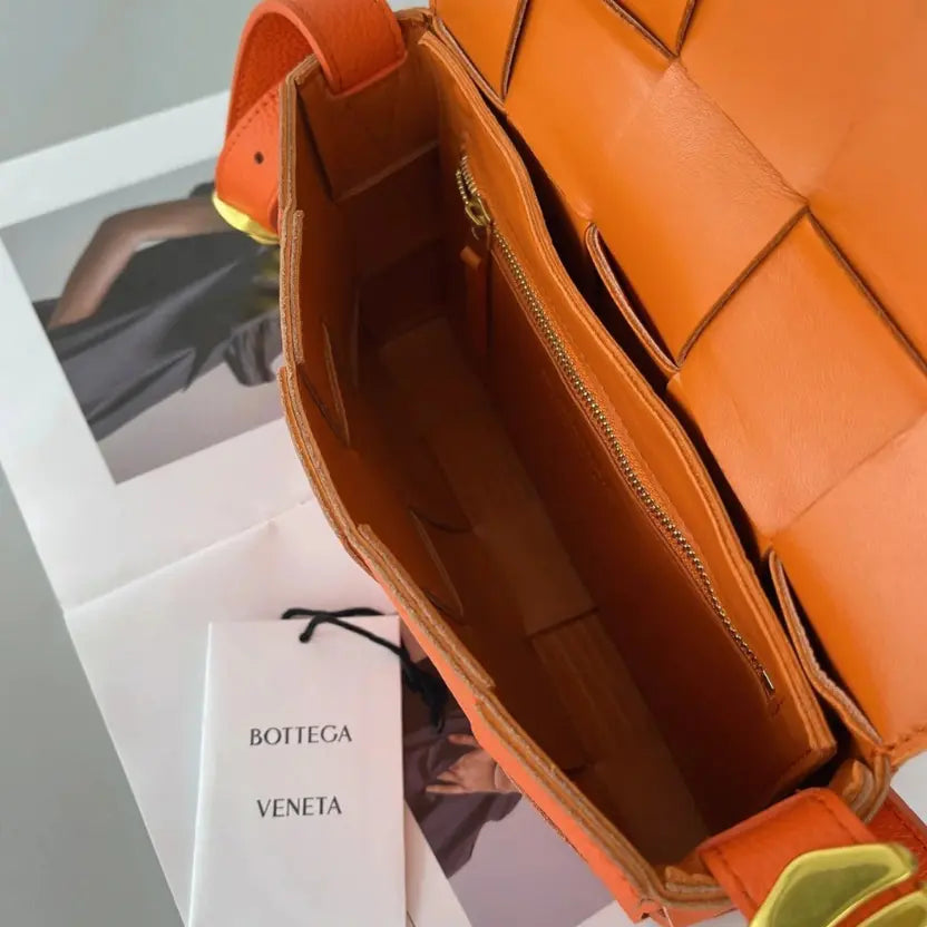 Boutique Quality || Bottega Veneta Cassette Bag In Maple