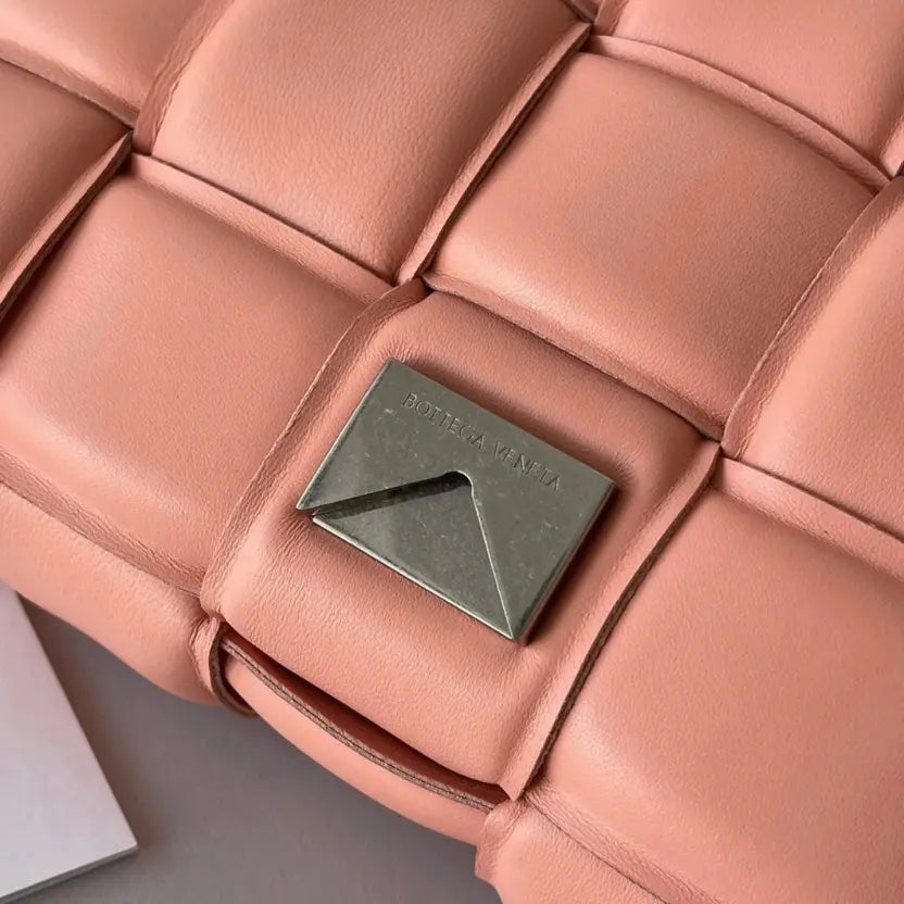 Boutique Quality || Bottega Veneta Padded Cassette Bag In Peachy