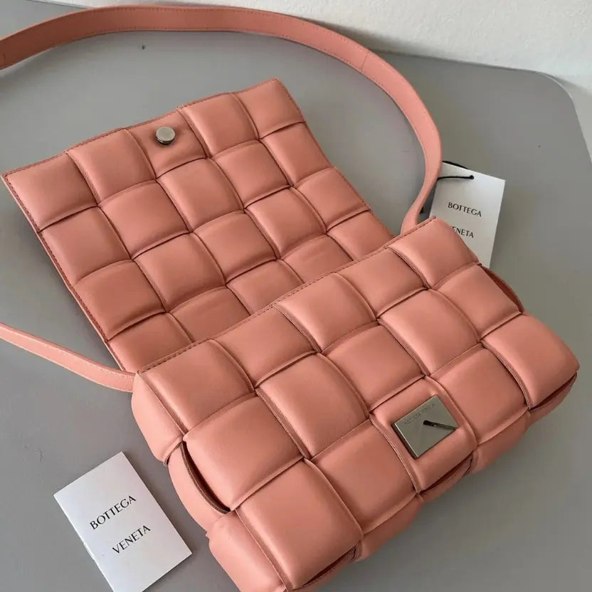 Boutique Quality || Bottega Veneta Padded Cassette Bag In Peachy