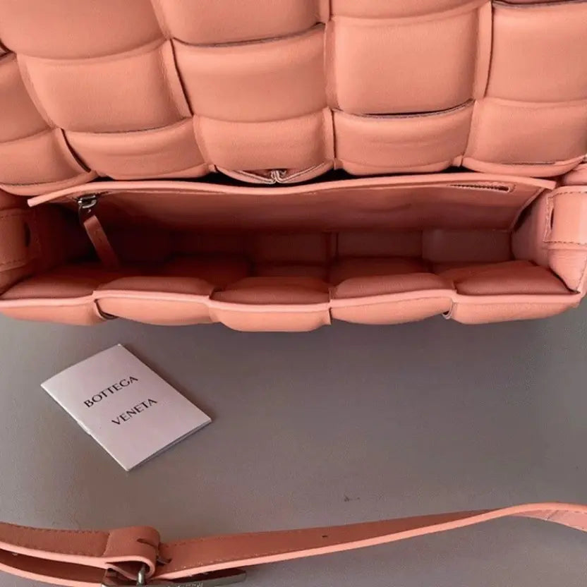 Boutique Quality || Bottega Veneta Padded Cassette Bag In Peachy