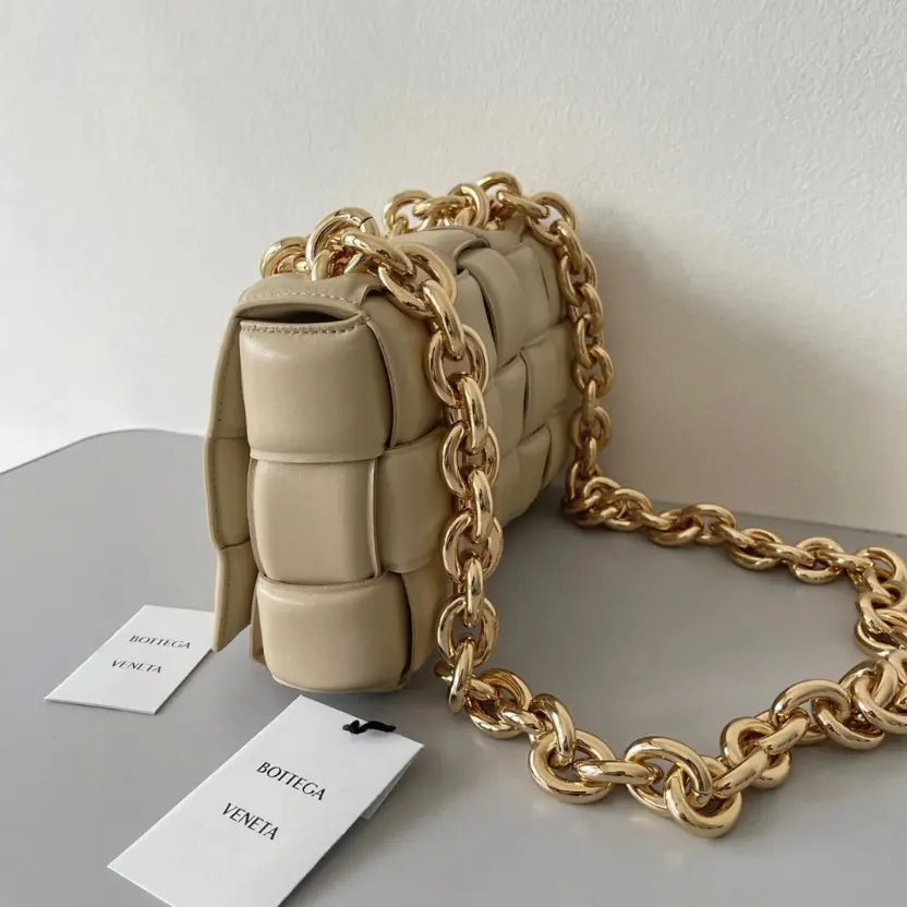 Boutique Quality || Bottega Veneta Chain Cassette Bag In Porridge