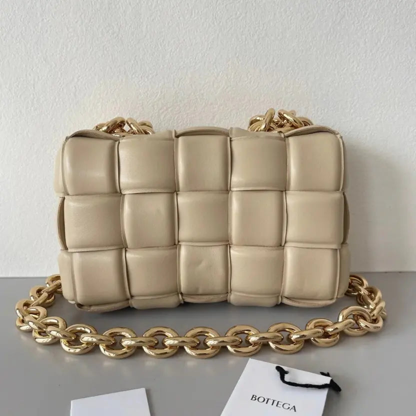 Boutique Quality || Bottega Veneta Chain Cassette Bag In Porridge
