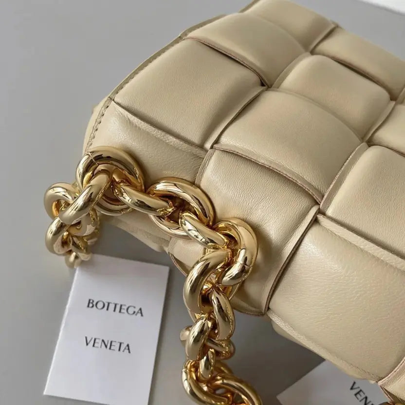 Boutique Quality || Bottega Veneta Chain Cassette Bag In Porridge