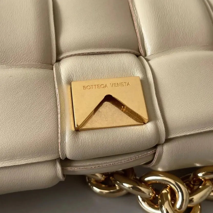 Boutique Quality || Bottega Veneta Chain Cassette Bag In Porridge