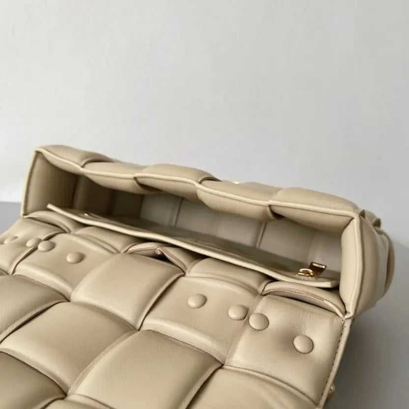 Boutique Quality || Bottega Veneta Chain Cassette Bag In Porridge