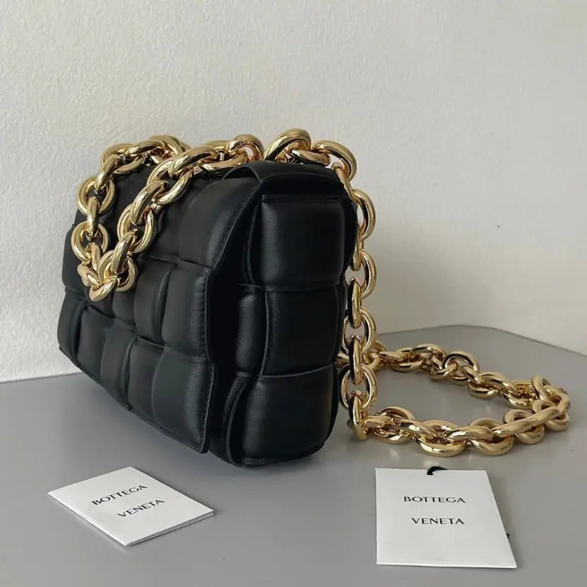 Boutique Quality || Bottega Veneta Chain Cassette Bag In Black