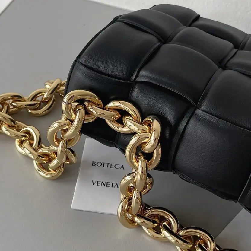 Boutique Quality || Bottega Veneta Chain Cassette Bag In Black