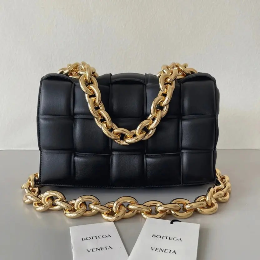 Boutique Quality || Bottega Veneta Chain Cassette Bag In Black