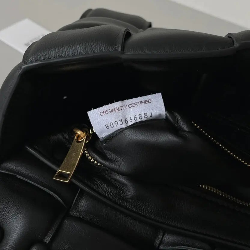 Boutique Quality || Bottega Veneta Chain Cassette Bag In Black