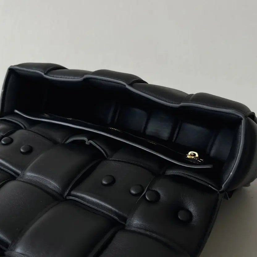 Boutique Quality || Bottega Veneta Chain Cassette Bag In Black
