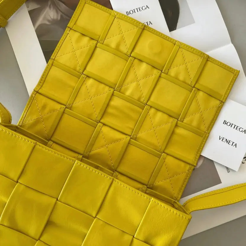 Boutique Quality || Bottega Veneta Cassette Bag In Yellow